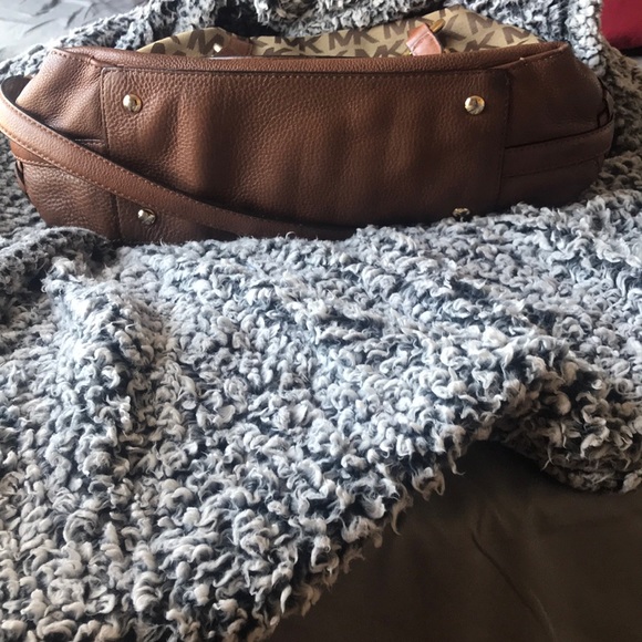 Brown and gold Michael Kors bag - Picture 2 of 4